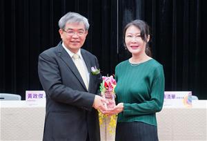 高雄市立空中大學校長劉嘉茹 榮獲109年度學術研究最高榮譽「木鐸獎」