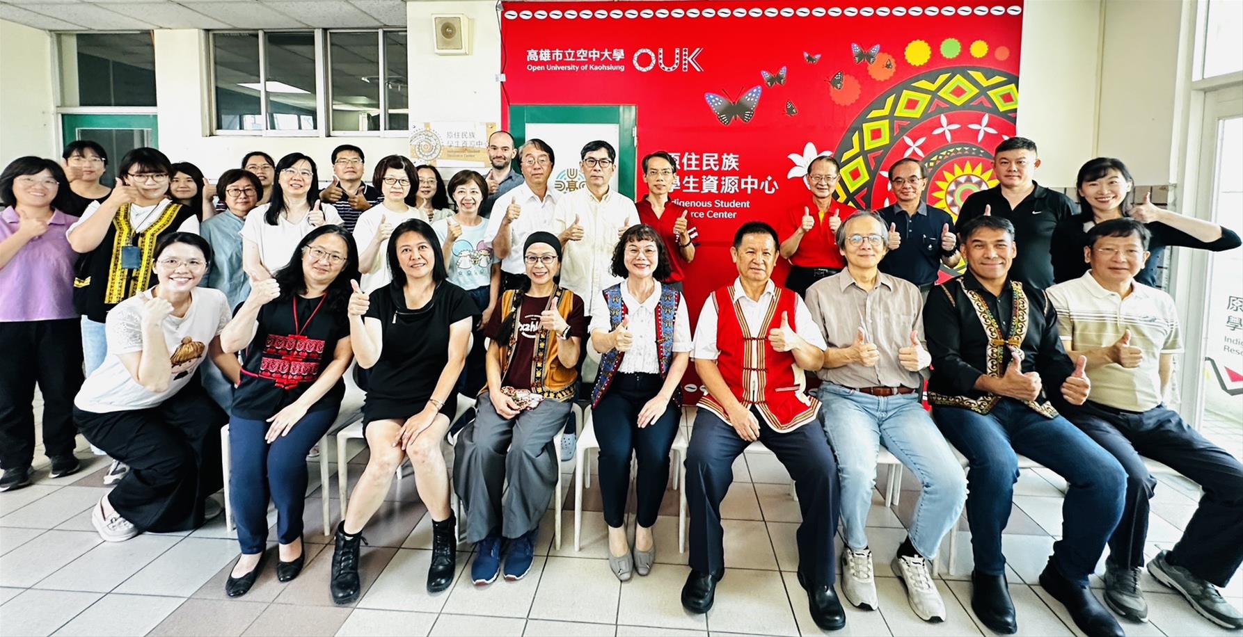 高雄空大原資中心揭牌儀式參與人員合影1